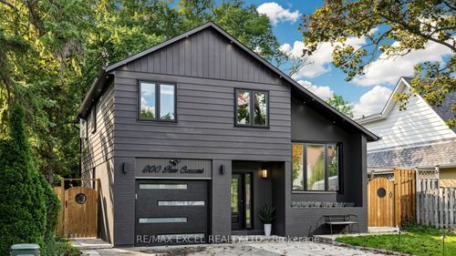 800 Pam Cres, Newmarket, ON, L3Y5B6 | Card Image