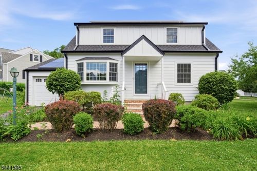 52 Hamilton St, Madison, NJ, 07940-1735 | Card Image