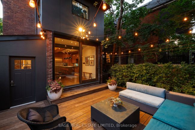 37 Gore Vale Ave, House other with 5 bedrooms, 5 bathrooms and 2 parking in Toronto ON | Image 32
