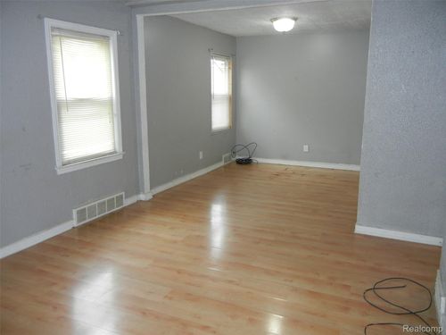 9656 Sioux, Redford, MI, 48239-4403 | Card Image