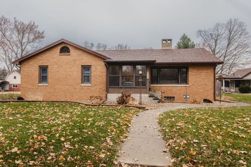 817 8th St, Lacon, IL, 61540-1118 | Card Image