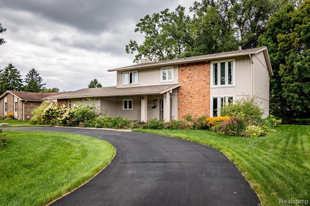 Lake Park Dr, Farmington Hills, MI 48331