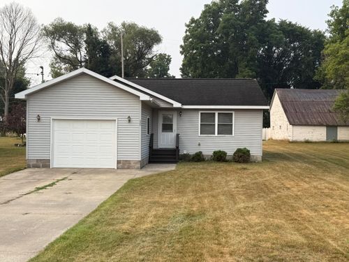 325 W 5th Ave, Reed City, MI, 49677-1010 | Card Image
