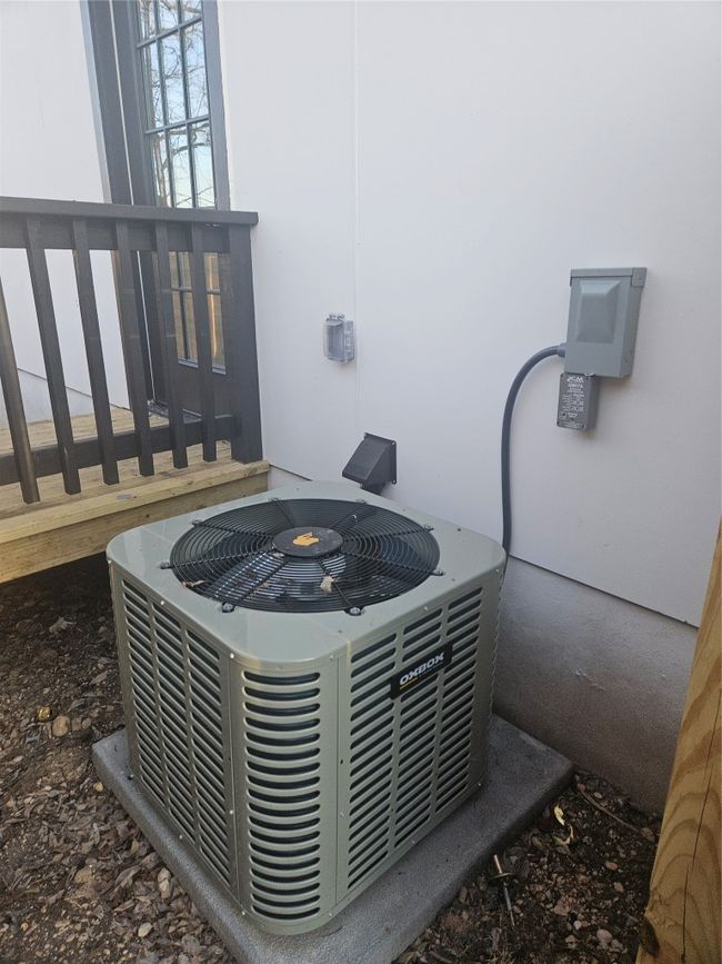 Details with central AC unit | Image 22