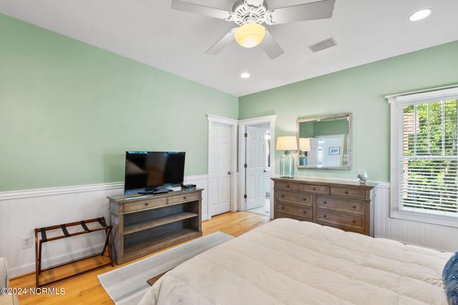 MAIN BR WITH DESK AND SEATING | Image 15
