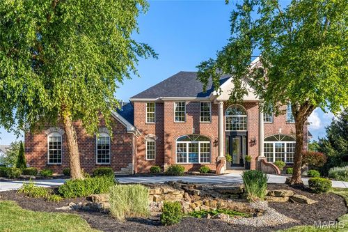 5337 Enchanted Dr, Weldon Spring, MO, 63304-5719 | Card Image