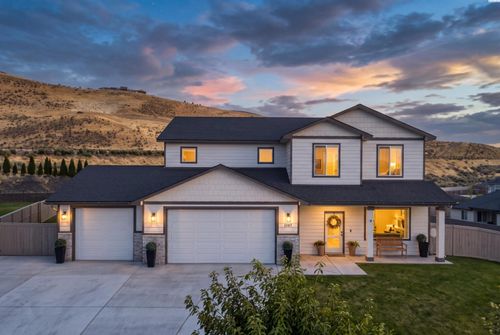 1087 Klamath Ct, Richland, WA, 99352-5135 | Card Image
