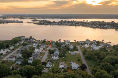 31 Crosshill Dr, Narragansett, RI, 02882-5431 | Card Image