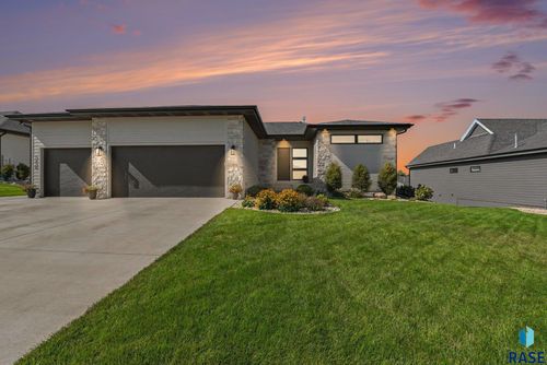 7320 E Twin Pines Ct, Sioux Falls, SD, 57110-6317 | Card Image