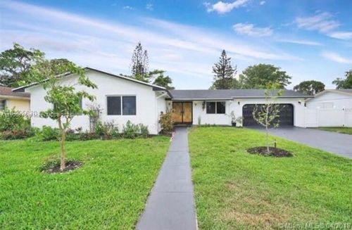 17000 Nw 18th Ave, Miami Gardens, FL, 33056-4933 | Card Image