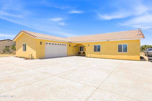 9285 E Avenue Q14, Littlerock, CA, 93543-4044 | Card Image