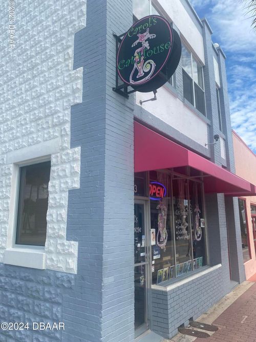 813 Main St, DAYTONA BEACH, FL, 32118-4282 | Card Image