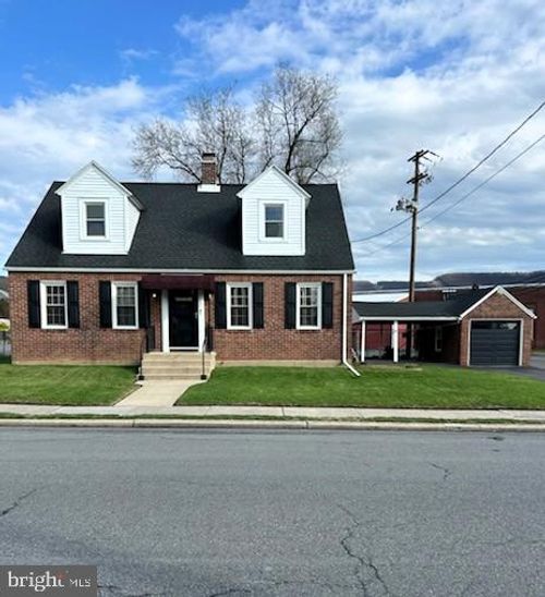 118 E Fleming Ave, LEWISTOWN, PA, 17044-2305 | Card Image
