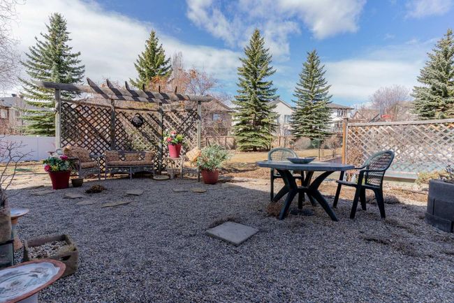 461 Sienna Heights Hill Sw, House other with 3 bedrooms, 3 bathrooms and 4 parking in Calgary AB | Image 24