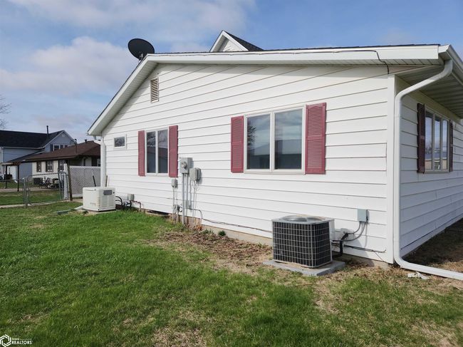 1128 Prince St, House other with 5 bedrooms, 4 bathrooms and null parking in Grinnell IA | Image 64
