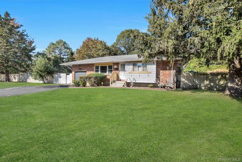 1524 Pine Acres Blvd, Bay Shore, NY, 11706-2430 | Card Image