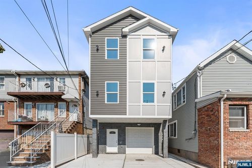 225 Delaware St, Elizabeth, NJ, 07206-1513 | Card Image