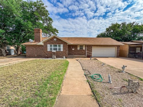 918 N 6th St, Haskell, TX, 79521-4404 | Card Image