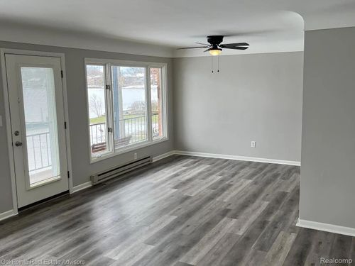 apt-2-5375 Cooley Lake Rd, Waterford, MI, 48327-3074 | Card Image