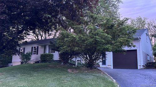 60 Shirley Ave, Fishkill, NY, 12524-1357 | Card Image