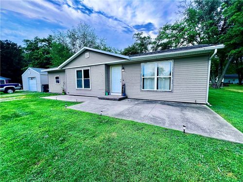 100 Chaparral St, Watson, IL, 62473-1005 | Card Image