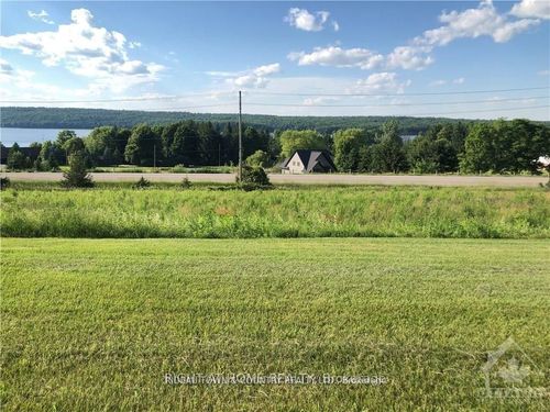 00A Trotters Lane, Westport, ON, K0G1X0 | Card Image