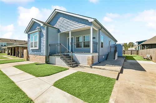 920 Cougar Dr, Arabi, LA, 70032-2126 | Card Image