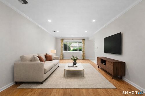 132-132 Southport Woods Dr, Southport, CT, 06890-1161 | Card Image