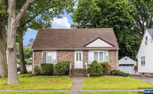 700 9th St, Carlstadt, NJ, 07072-1711 | Card Image