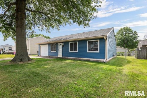 909 Ash Dr, Colona, IL, 61241-9549 | Card Image