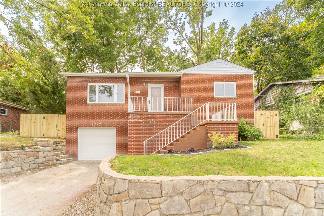Sunset Ave, Saint Albans, WV 25177