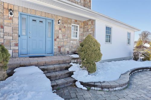 27 Red Schoolhouse Rd, Spring Valley, NY, 10977-6738 | Card Image