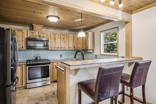 100 Dartmoor Rd, Mahtomedi, MN, 55115-2082 | Card Image