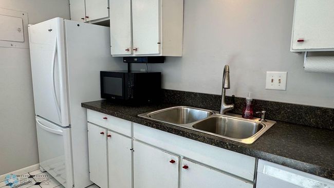 (11) Kitchen.jpeg | Image 11