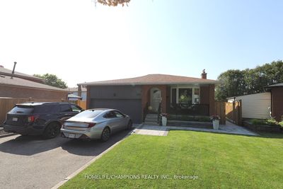 646 Chancery Crt, House other with 3 bedrooms, 3 bathrooms and 6 parking in Oshawa ON | Image 2