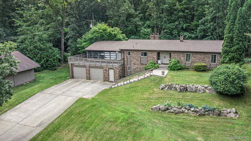 5311 Whipple Lake Rd, Clarkston, MI, 48348-3056 | Card Image