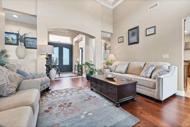 Entry Living room | Image 14