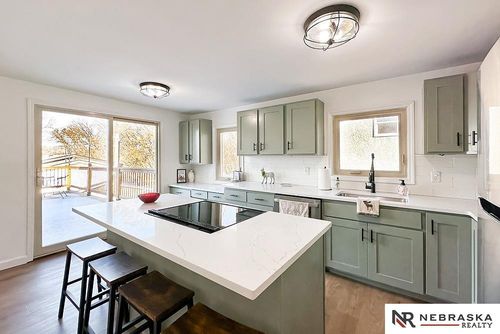 5208 Grover St, Omaha, NE, 68106-3816 | Card Image