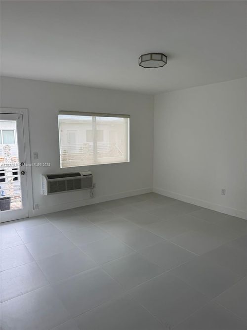 apt-24-320 85th St, Miami Beach, FL, 33141-4892 | Card Image