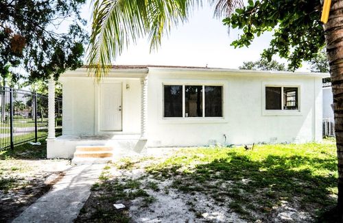841 Nw 116th Ter, Miami, FL, 33168-2318 | Card Image