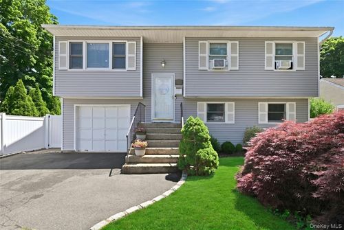 910 3rd St, East Northport, NY, 11731-1835 | Card Image