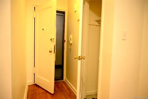 apt-4j-34-20 78th St, Jackson Heights, NY, 11372-2504 | Card Image