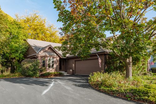 W133N8127 Danell Dr, Menomonee Falls, WI, 53051-7240 | Card Image