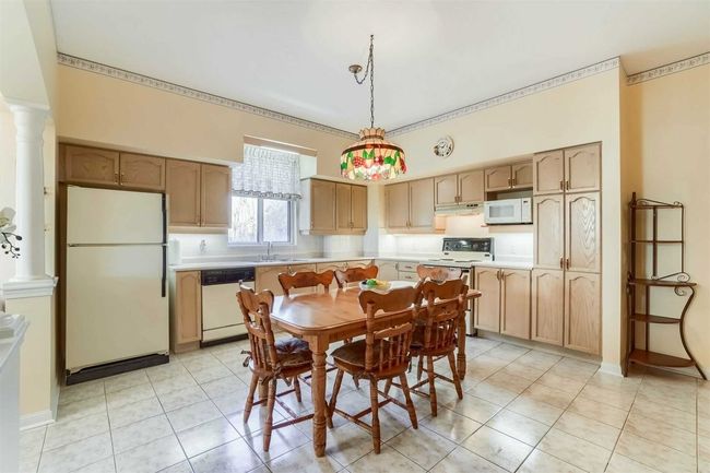116 - 2506 Rutherford Rd, Condo with 2 bedrooms, 2 bathrooms and 1 parking in Concord ON | Image 10