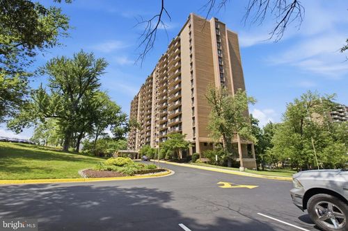t8-6100 Westchester Park Dr, COLLEGE PARK, MD, 20740-2844 | Card Image