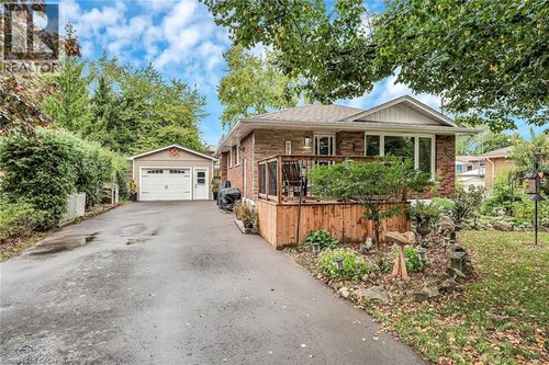 223 Berwick St, Caledonia, ON, N3W1G1 | Card Image