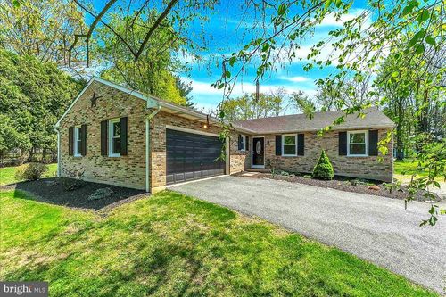 124 Den Rd, Lincoln Univ, PA, 19352-1222 | Card Image