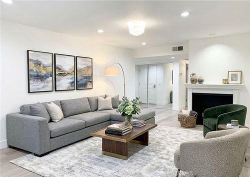 170-4648 Park Granada, Calabasas, CA, 91302 | Card Image