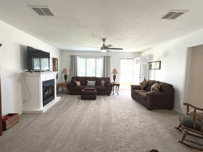 Living Room | Image 7