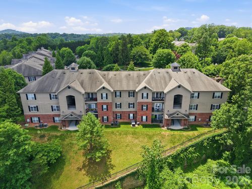 528 Appeldoorn Cir, Asheville, NC, 28803-6108 | Card Image